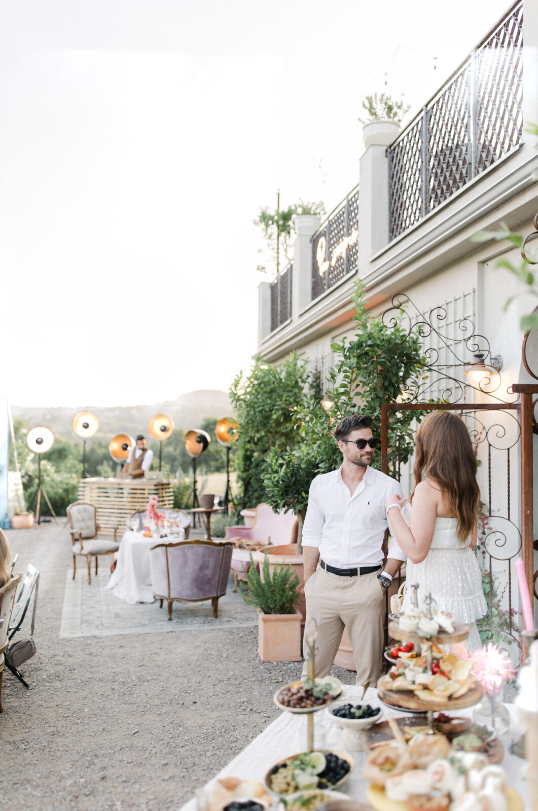 Para młoda podczas ceremonii ślubnej w Villa Love pod Krakowem