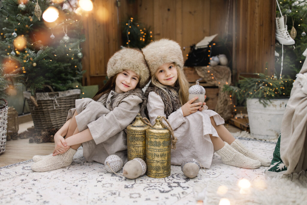 sesje świąteczne Żywiec – siostry w zimowych stylizacjach