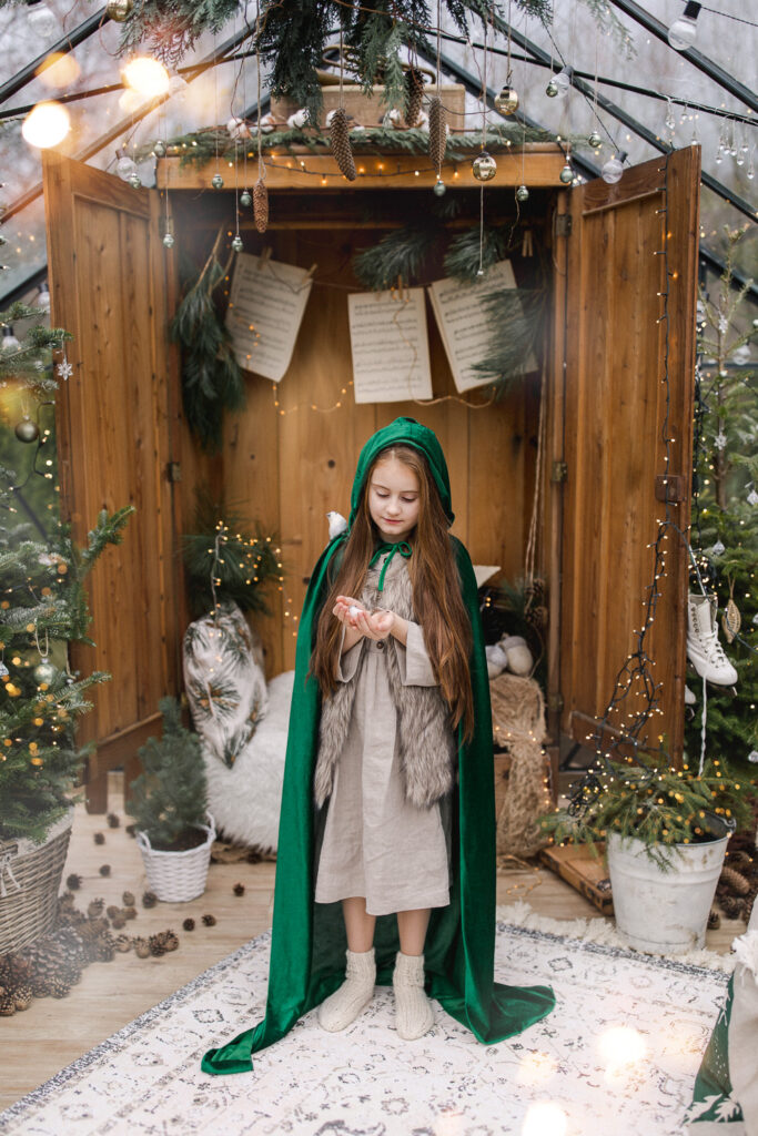 Rodzinna sesja świąteczna w szklarni Szklarniowe Love w Żywcu – elegancka stylizacja w zieleni i naturalnych barwach