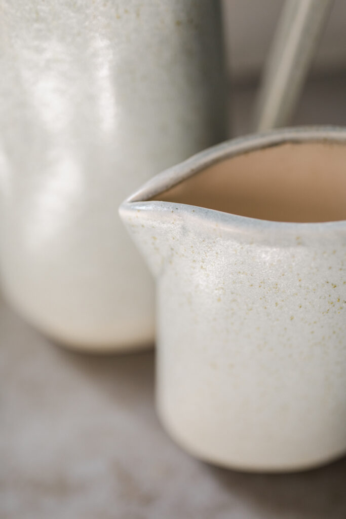 Fotografia produktowa dla marki premium prezentująca ceramikę handmade Hohahe Aneta